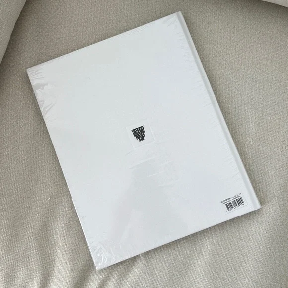 Diptique Coffee Table Book - Picture 4 of 4